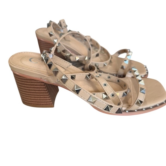 Comfortview Beige Sandals - Picture 2 of 10